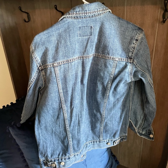 Jean jacket SZ small. Worn once - Picture 2 of 4